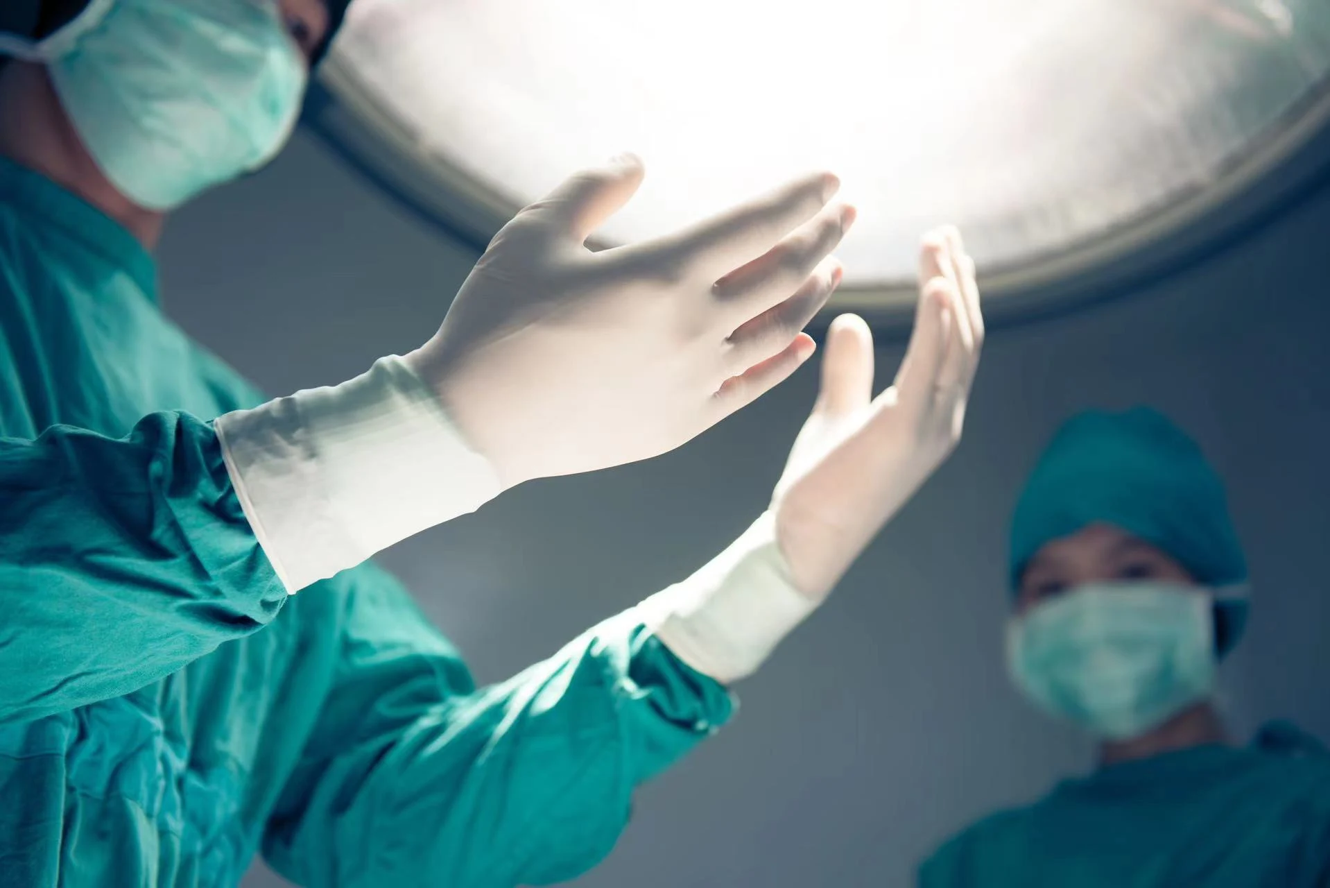 In medical settings, the choice of suitable gloves is crucial for maintaining safety and hygiene.