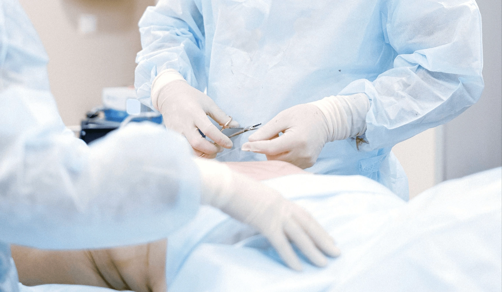 the Cost Disposable Nitrile Gloves vs. Vinyl and Latex