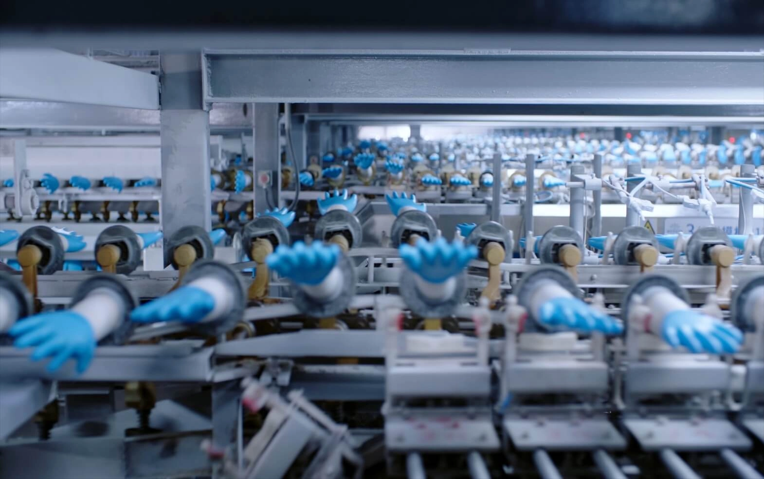 the Cost Disposable Nitrile Gloves vs. Vinyl and Latex