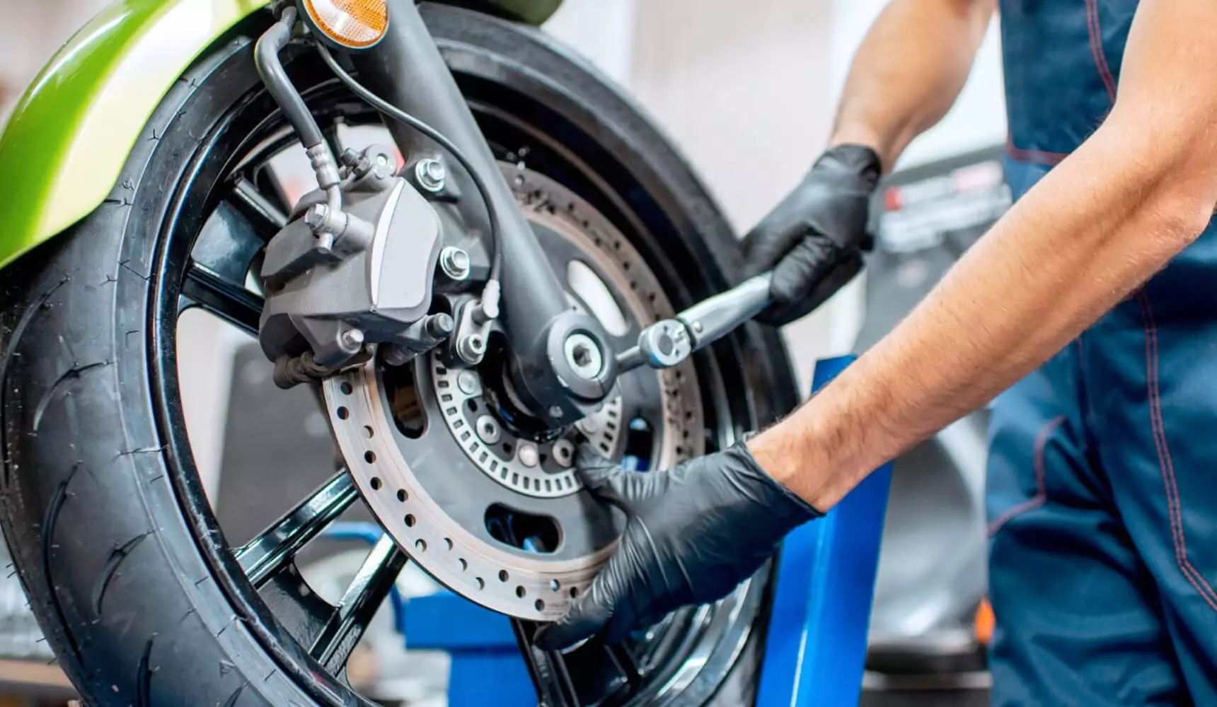 Black nitrile gloves for motorcycle repair