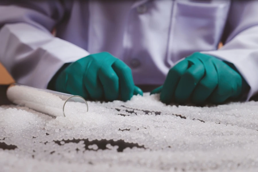 Chemical Resistant Gloves for Laboratory Work, Handling Chemicals and Granules