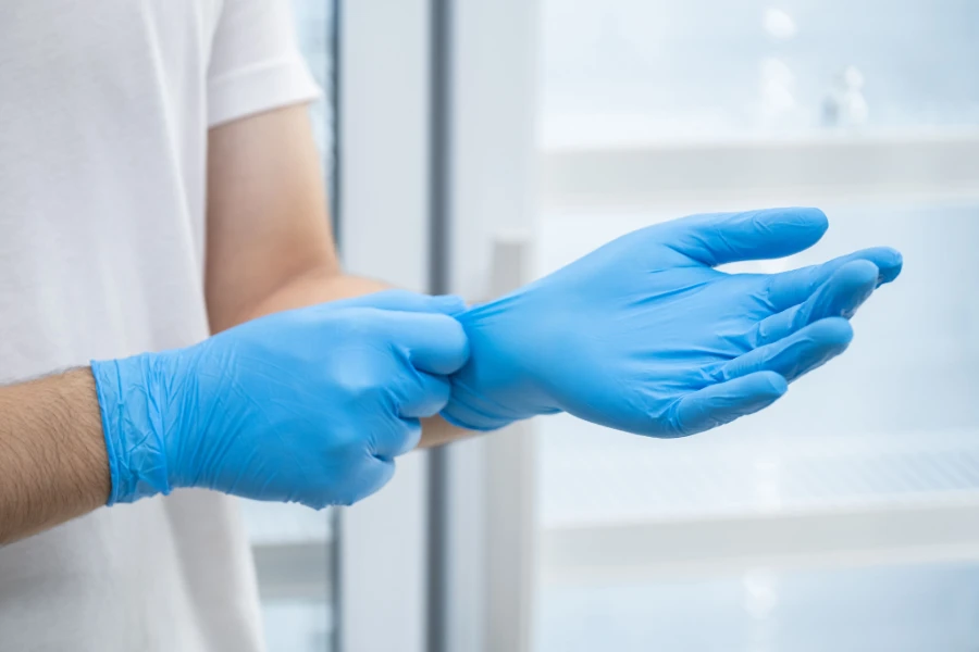 Nitrile Gloves in Lab Setting