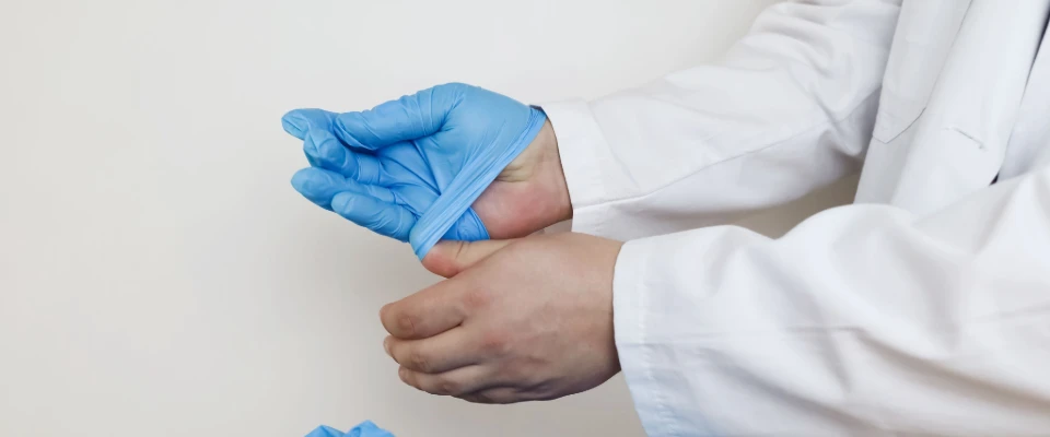 Never Struggle with Wet Hands Again: Reliable Exam Glove Grip