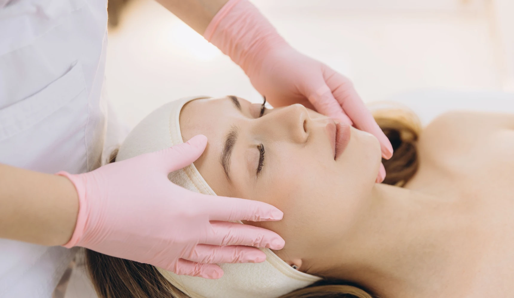 Facial massage with INTCO Medical gloves