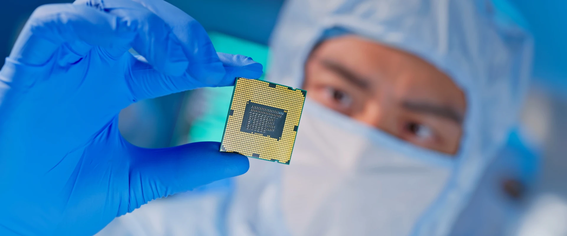 Cleanroom Nitrile Gloves used in semiconductor manufacturing inspection