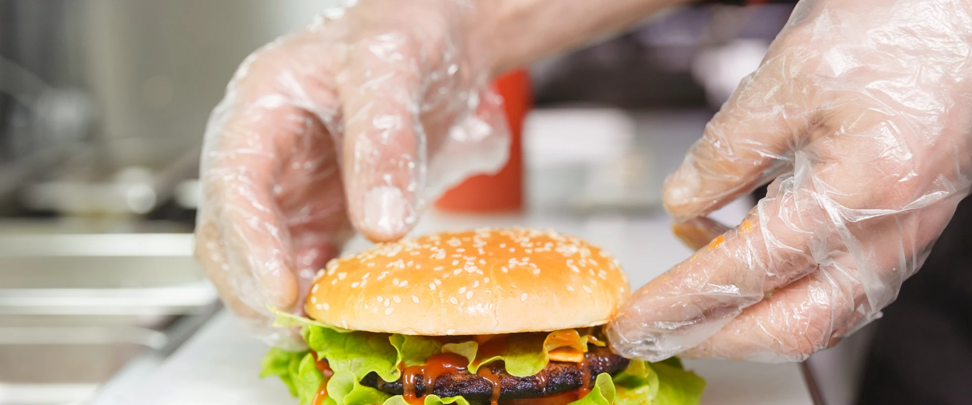 PE Disposable Gloves: Everyday Protection for Food and Industry