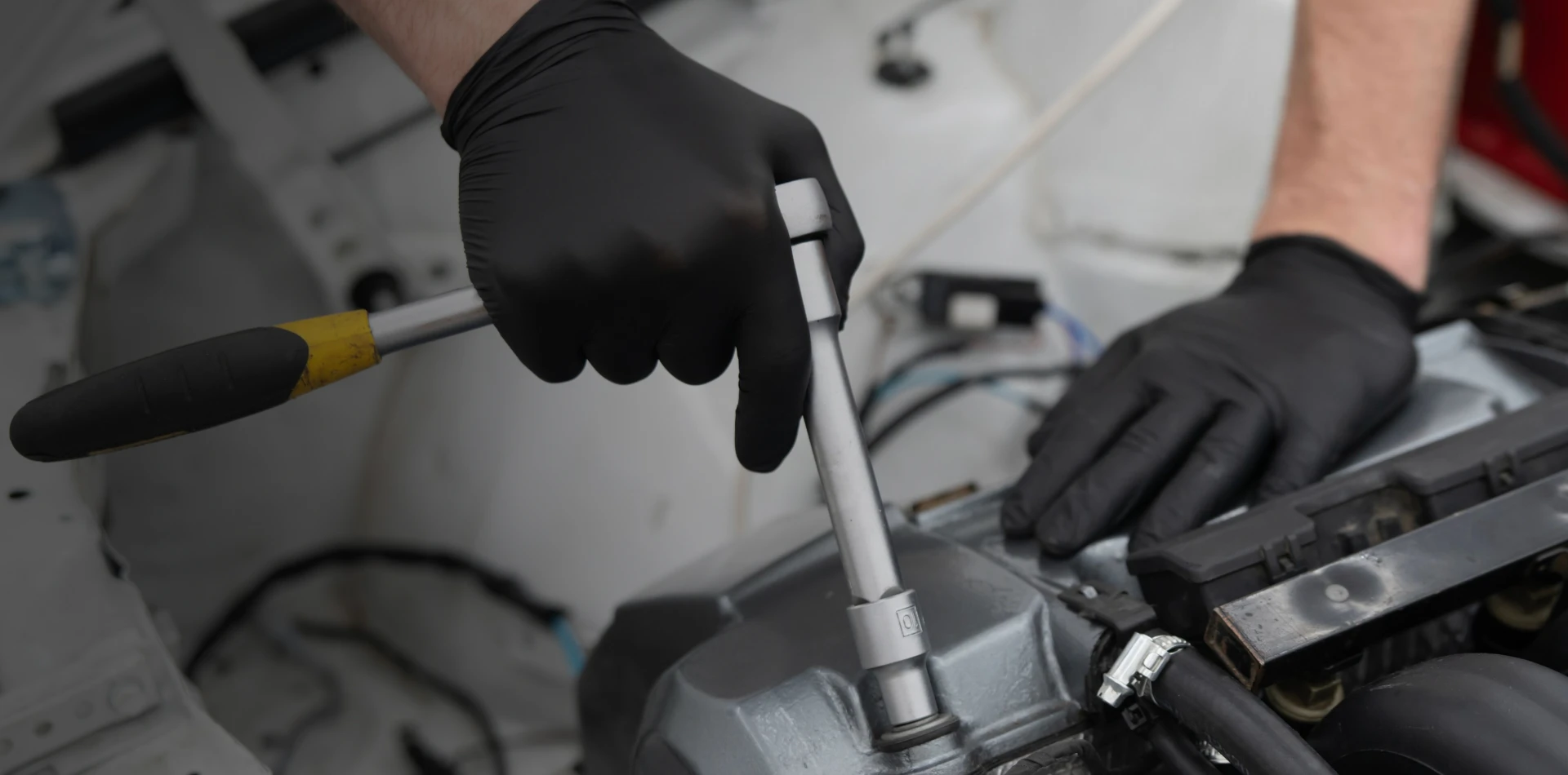 Industrial protection gloves providing consistent and dependable hand protection for long work hours and high-frequency industrial tasks.