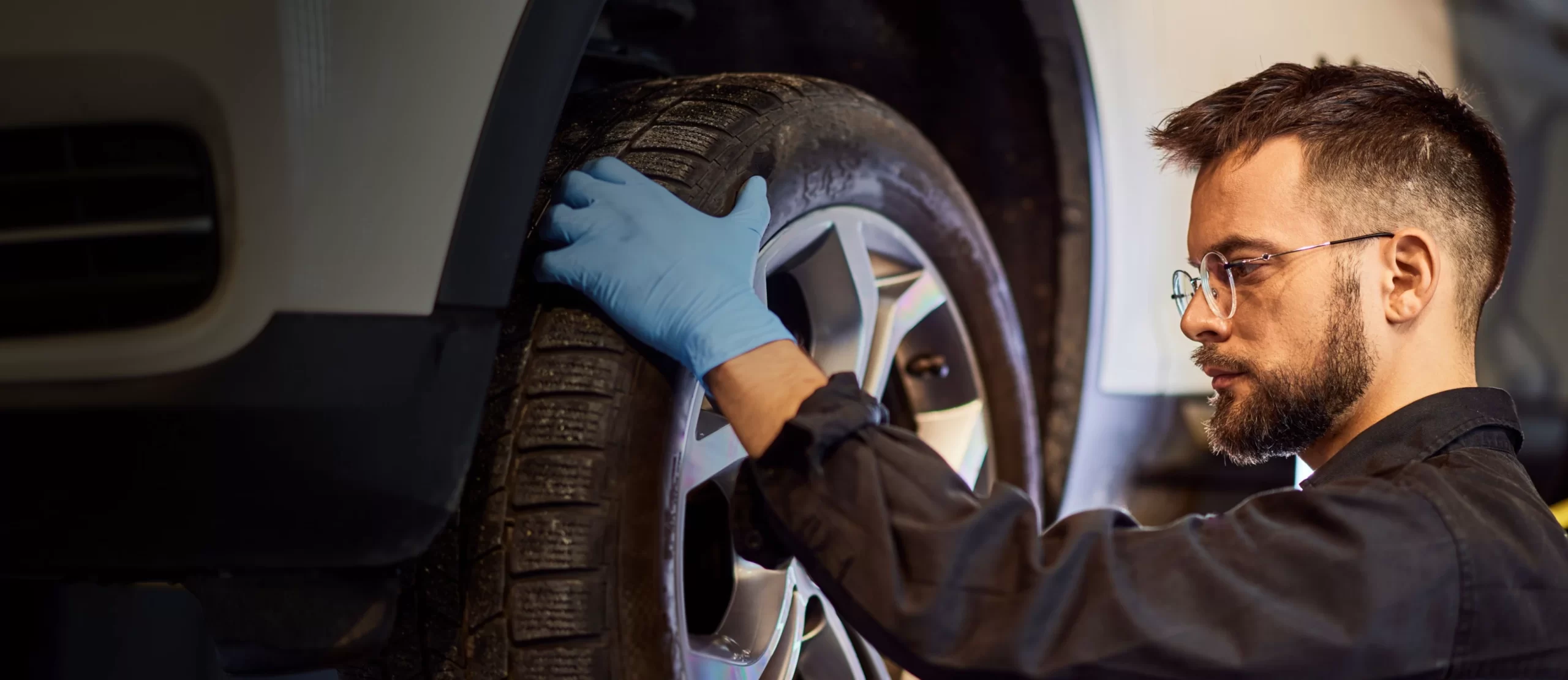 Nitrile Gloves for Mechanics and Automotive Wor