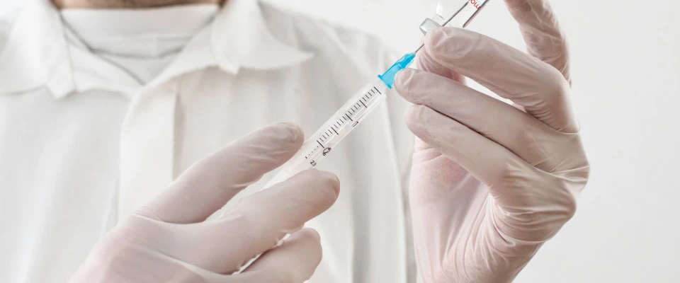 Choosing a Reliable Vinyl Gloves Manufacturer for Medical Applications